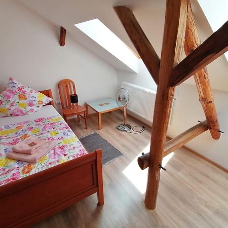Casa Bunicii Hotel Sasca Montană Buitenkant foto