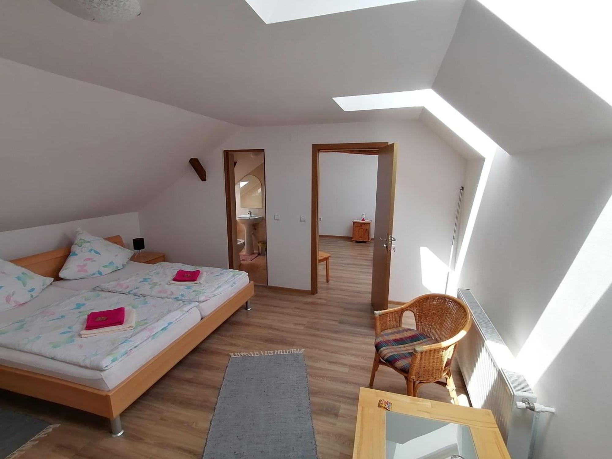 Casa Bunicii Hotel Sasca Montană Buitenkant foto