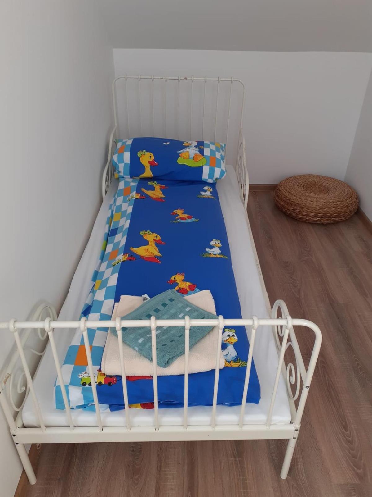 Casa Bunicii Hotel Sasca Montană Buitenkant foto