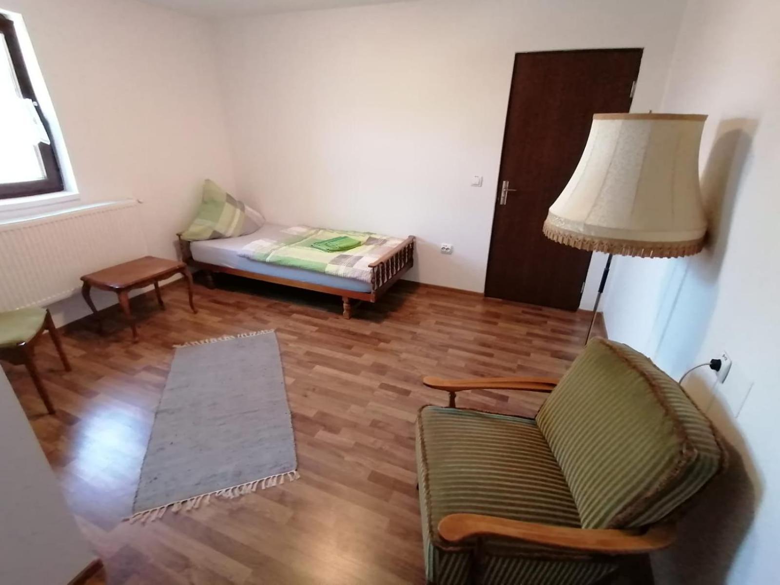 Casa Bunicii Hotel Sasca Montană Buitenkant foto