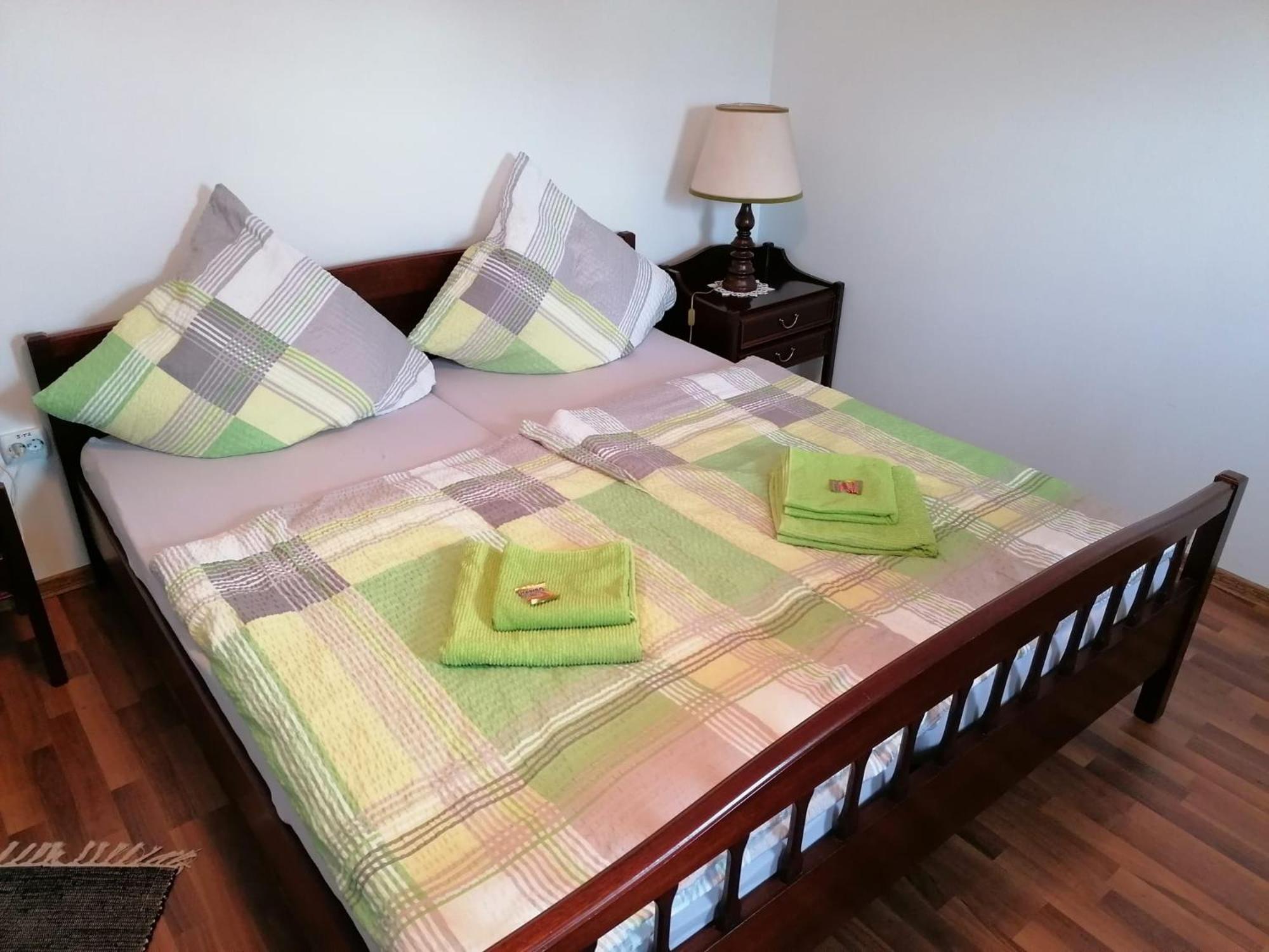 Casa Bunicii Hotel Sasca Montană Buitenkant foto